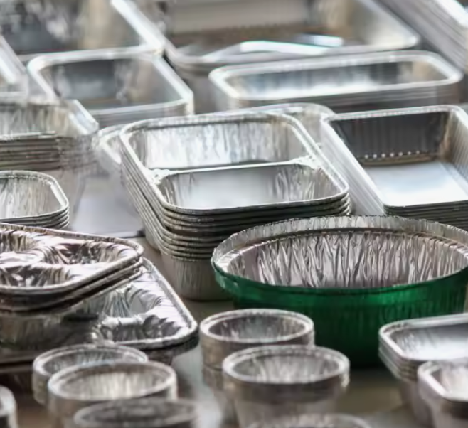 ¿Puede la vajilla de papel de aluminio sustituir realmente a la vajilla de plástico?